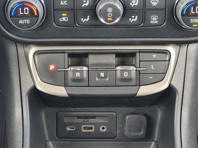 Used 2022 GMC Terrain Denali w/ Denali Premium Package AWD/4WD image 17
