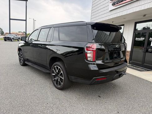 Used 2024 Chevrolet Suburban RST w/ Luxury Package RWD image 5