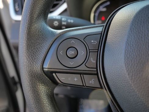 Certified 2025 Toyota RAV4 LE image 28