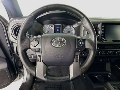 Certified 2021 Toyota Tacoma TRD Off-Road AWD/4WD image 11