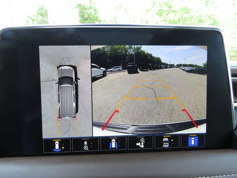 Used 2023 Chevrolet Suburban High Country w/ Premium Package 2 AWD/4WD image 29