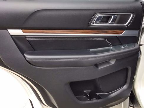 Used 2018 Ford Explorer Limited image 14