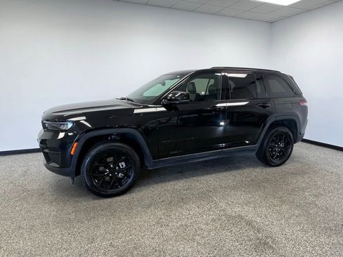 Used 2024 Jeep Grand Cherokee Altitude image 20