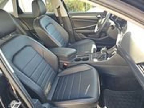 Used 2023 Volkswagen Jetta SE FWD image 3