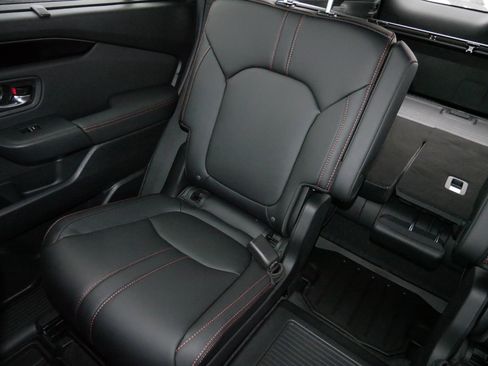 Certified 2025 Honda Pilot TrailSport image 12