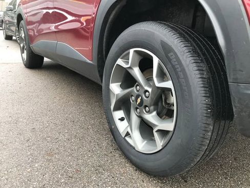 Used 2025 Chevrolet Trax LT image 12