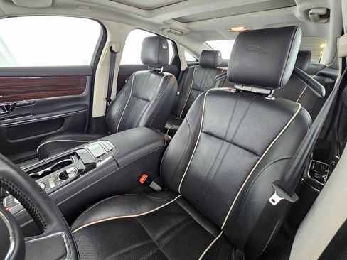 Used 2019 Jaguar XJ R-Sport image 21