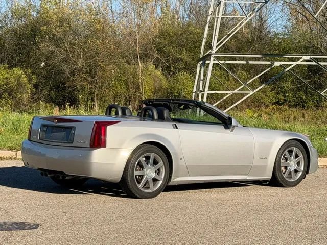 Used 2007 Cadillac XLR RWD image 28