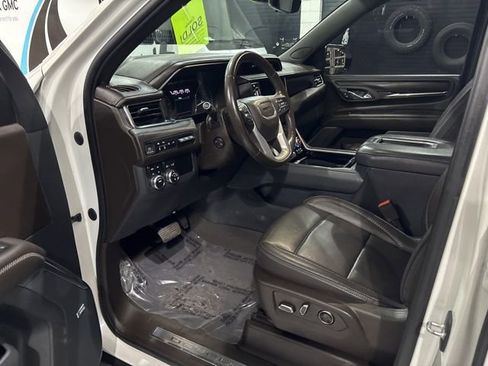Used 2021 GMC Yukon XL Denali w/ Denali Premium Package AWD/4WD image 14