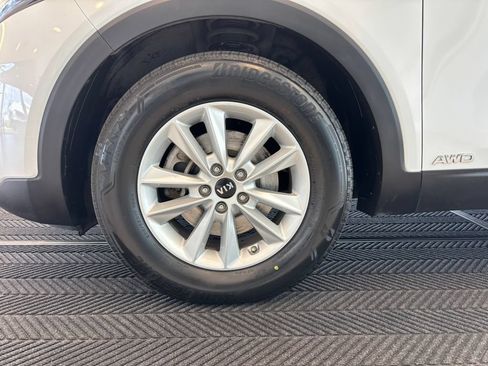 Used 2020 Kia Sorento AWD V6 image 11