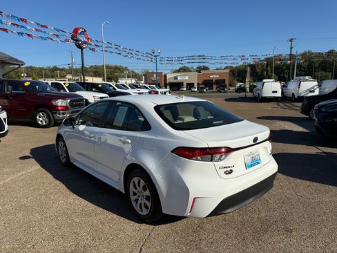 Used 2024 Toyota Corolla LE image 4