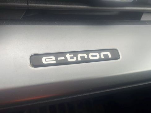 Used 2023 Audi Q4 e-tron Prestige AWD/4WD image 20