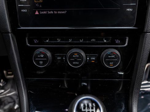 Used 2018 Volkswagen Golf R 4-Door image 22