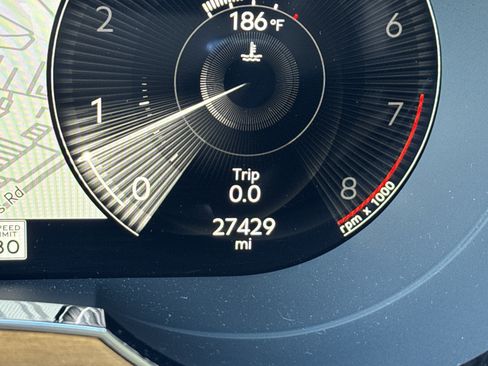 Used 2022 Bentley Bentayga V8 image 21