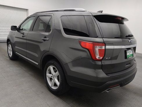 Used 2018 Ford Explorer XLT image 5