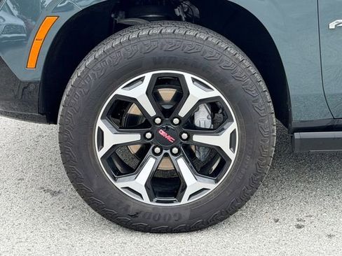 Used 2025 GMC Yukon XL AT4 AWD/4WD image 9