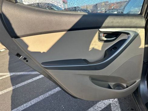 Used 2016 Hyundai Elantra SE image 13