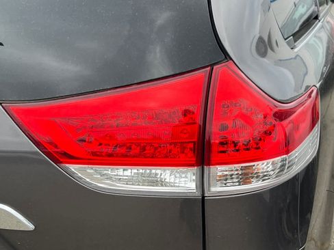 Used 2013 Toyota Sienna Limited w/ Premium Pkg image 18