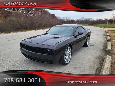 Used 2012 Dodge Challenger SXT image 1