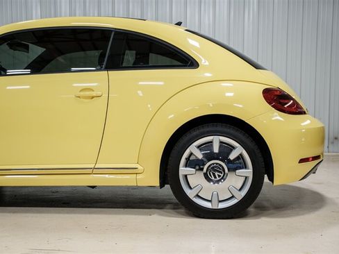Used 2013 Volkswagen Beetle 2.5 FWD image 4