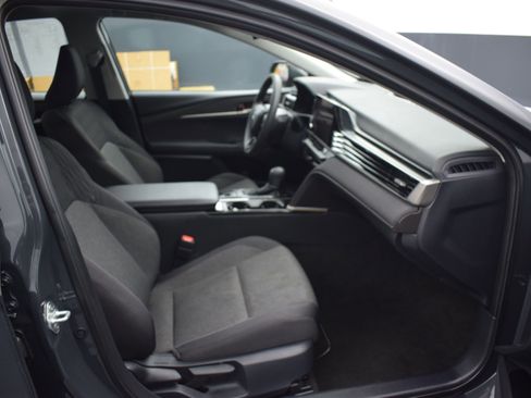 Used 2025 Toyota Camry LE image 10