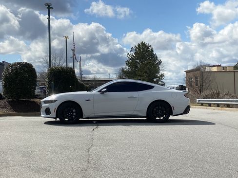 Used 2024 Ford Mustang GT Premium image 14