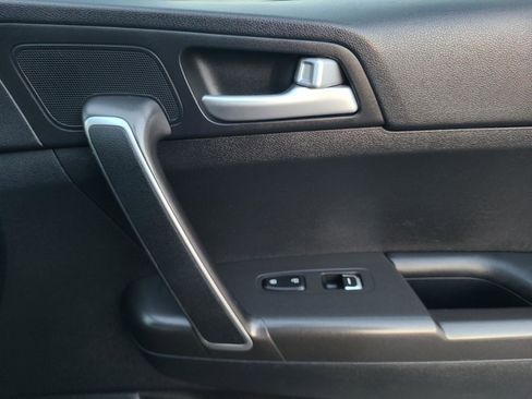 Used 2018 Kia Sportage LX image 22