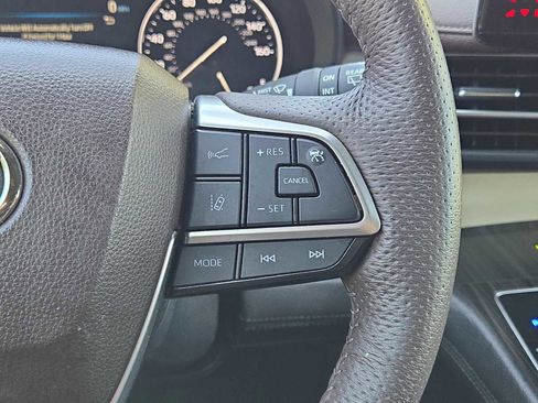 Used 2024 Toyota Sienna Platinum image 26