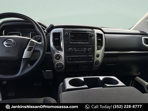 Used 2019 Nissan Titan SV AWD/4WD image 27