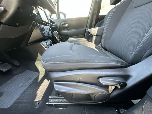 Used 2023 Jeep Renegade Altitude image 16