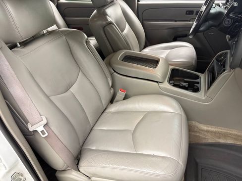 Used 2005 Chevrolet Tahoe Z71 w/ Preferred Equipment Group AWD/4WD image 48