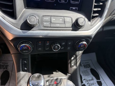 Used 2017 GMC Acadia SLT AWD/4WD image 32