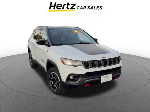 Used 2025 Jeep Compass Trailhawk image 1