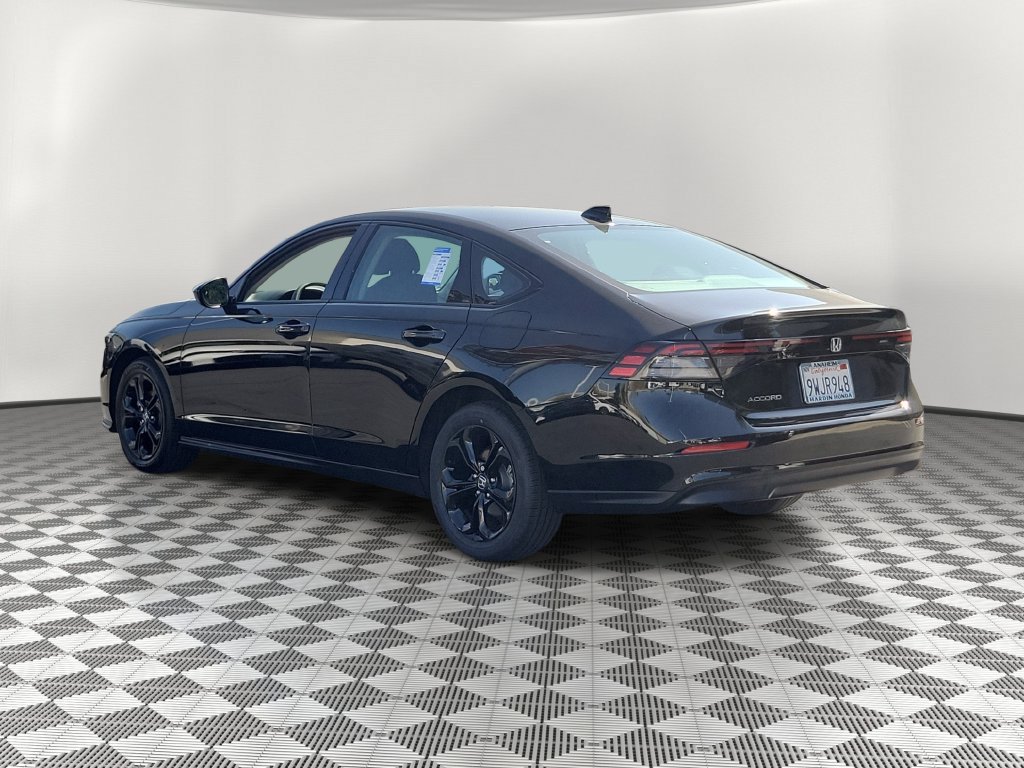 Certified 2025 Honda Accord SE image 4