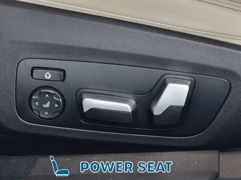 Used 2021 BMW 330i xDrive Sedan w/ Premium Package AWD/4WD image 16