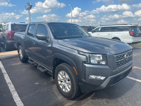 Used 2022 Nissan Frontier SV AWD/4WD image 2