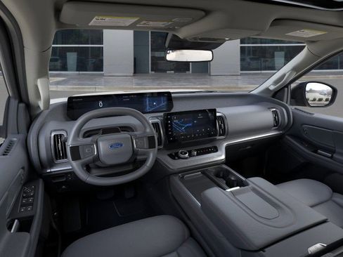 New 2025 Ford Expedition Active image 9