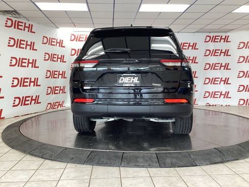 Used 2024 Jeep Grand Cherokee Altitude AWD/4WD image 6