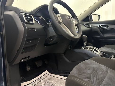 Used 2016 Nissan Rogue SV FWD image 25