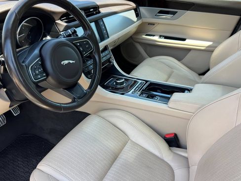 Used 2017 Jaguar XF Prestige RWD image 10