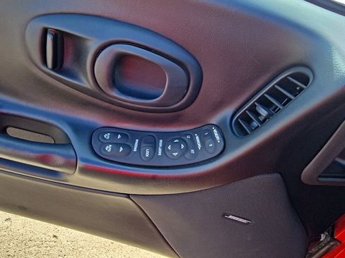 Used 2000 Chevrolet Corvette Convertible w/ Memory Pkg image 29