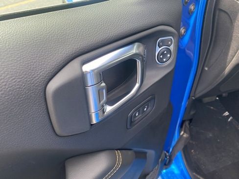 New 2025 Jeep Gladiator Sport image 13