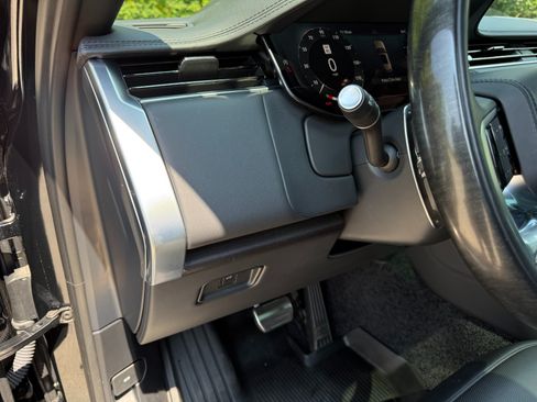 Used 2025 Land Rover Range Rover Long Wheelbase Autobiography AWD/4WD image 9