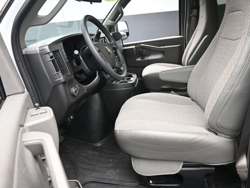 Used 2025 Chevrolet Express 3500 LT w/ LT Preferred Equipment Group RWD image 16