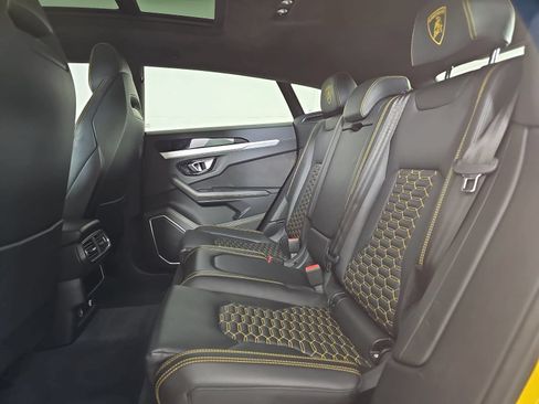 Used 2020 Lamborghini Urus AWD/4WD image 13