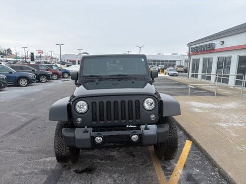 Used 2018 Jeep Wrangler Unlimited Sahara image 7