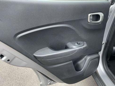 Used 2024 Hyundai Venue SEL FWD image 11