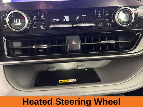 Used 2024 Toyota Highlander Platinum image 16