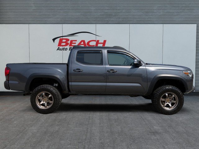 Used 2018 Toyota Tacoma TRD Off-Road AWD/4WD image 9
