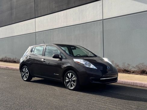 Used 2017 Nissan Leaf SV image 7